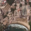 Citra satelit menunjukkan bangunan-bangunan yang runtuh di Playa Puerto Viejo, La Guaira, Venezuela, 25 Juni 2026, setelah dua gempa bumi dahsyat. (Vantor/Handout via REUTERS)