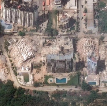 Citra satelit menunjukkan gedung-gedung apartemen yang runtuh di La Guaira, Venezuela, 25 Juni 2026, setelah dua gempa bumi dahsyat. (Vantor/Handout via REUTERS)