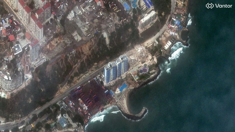 Citra satelit menunjukkan kerusakan di sebuah resor dan terminal kontainer di Avenida La Playa, La Guaira, Venezuela, 25 Juni 2026, setelah dua gempa bumi dahsyat.