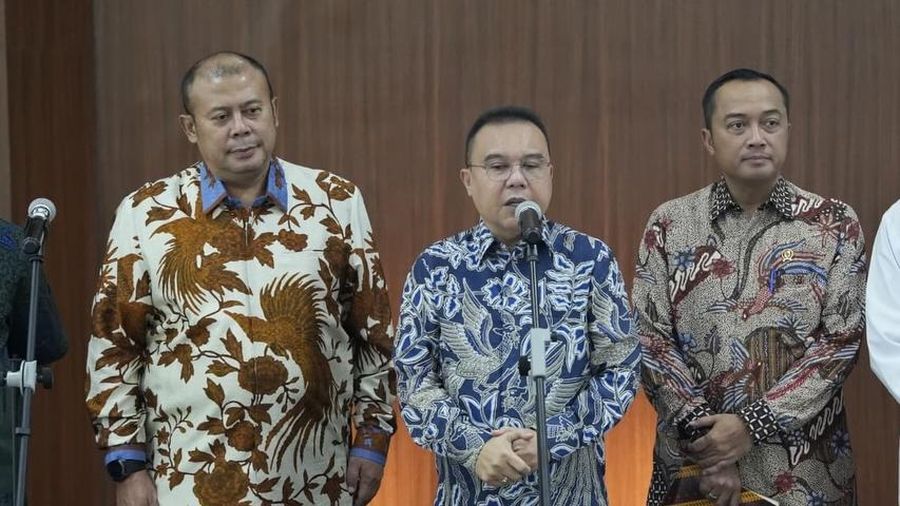 Dewan Perwakilan Rakyat (DPR) bersama pemerintah dan serikat buruh sebagai bagian dari Satuan Tugas Mitigasi Pemutusan Hubungan Kerja (PHK) menggelar pertemuan di Gedung Nusantara III, kompleks parlemen, Senayan, Jakarta Pusat, Jumat (26/6/2026).