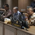 Dewan Perwakilan Rakyat (DPR) bersama pemerintah dan serikat buruh sebagai bagian dari Satuan Tugas Mitigasi Pemutusan Hubungan Kerja (PHK) menggelar pertemuan di Gedung Nusantara III, kompleks parlemen, Senayan, Jakarta Pusat, Jumat (26/6/2026). (I