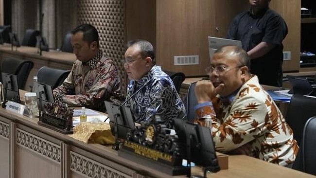 Momen Dasco Rapat Bareng Menteri-Bos Buruh Bahas Ancaman Gelombang PHK