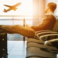 Individu High Class sedang Travelling menikmati Lounge Bandara. (Dok. Pexels)