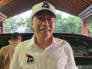 Pakai Kemeja dan Topi Logo PSI, Jokowi Terbang ke Lampung