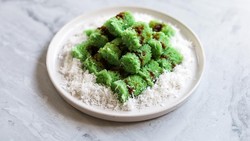Pakar IPB Ingatkan Pipa PVC untuk Kue Putu Bisa Lepaskan Senyawa Karsinogenik