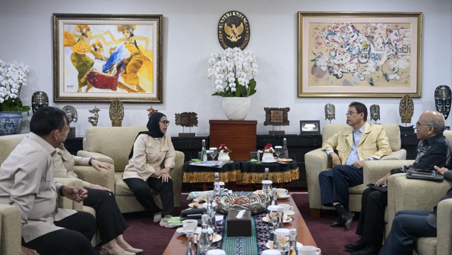 Menteri Keuangan Purbaya menerima Kepala BGN Nanik S. Deyang untuk membahas paya efisiensi anggaran, penanganan inefisiensi serta pengawasan dalam pelaksanaan program MBG, dan rencana akselerasi untuk wilayah 3T (Terdepan, Terluar, Tertinggal). (Inst