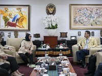 Menteri Keuangan Purbaya menerima Kepala BGN Nanik S. Deyang untuk membahas paya efisiensi anggaran, penanganan inefisiensi serta pengawasan dalam pelaksanaan program MBG, dan rencana akselerasi untuk wilayah 3T (Terdepan, Terluar, Tertinggal). (Inst