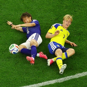 Jepang Tahan Swedia 1-1, Samurai Biru Lolos Grup F Dampingi Belanda