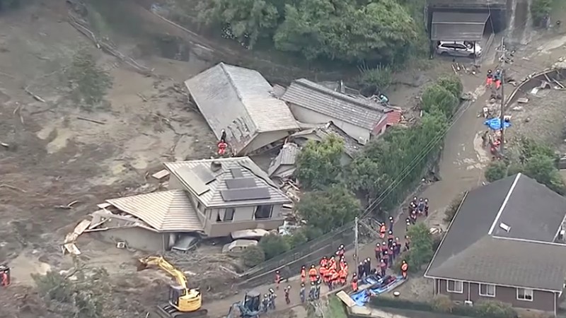 Dampak  akibat hujan lebat di Hirao, Prefektur Yamaguchi, Jepang, Sabtu (27/6/2026). (Tangkapan Layar Video/REUTERS)