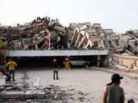 Keruskan akibat gempa bumi di La Guaira, Venezuela, Jumat (26/6/2026). (REUTERS/Leonardo Fernandez Viloria)