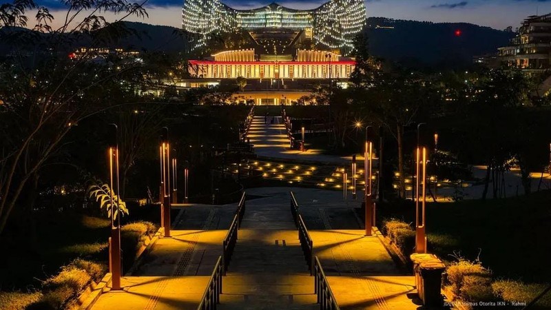 Plaza Seremoni Ibu Kota Nusantara berhasil menorehkan prestasi di tingkat internasional dengan meraih penghargaan Honour Award pada ajang Malaysia Landscape Architecture Awards (MLAA) 2026 untuk kategori Landscape Design Award (Professional Category).  (Dok. OIKN)