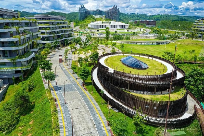 Plaza Seremoni Ibu Kota Nusantara berhasil menorehkan prestasi di tingkat internasional dengan meraih penghargaan Honour Award pada ajang Malaysia Landscape Architecture Awards (MLAA) 2026 untuk kategori Landscape Design Award (Professional Category).  (Dok. OIKN)
