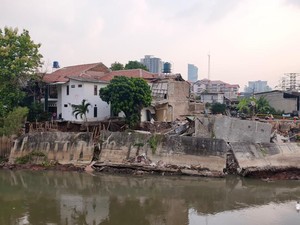Rumah-Kos Ambruk Imbas Longsor di Benhil Bakal Diperbaiki Pemda