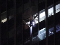 Suasana usai pesawat kecil menabrak menara CITIC atau China Zun yang merupakan gedung tertinggi di Beijing, China pada Jumat (26/6/2026) waktu setempat. (REUTERS/Maxim Shemetov)