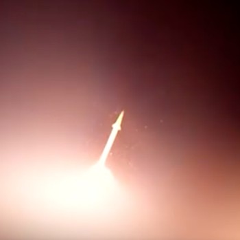 Balas AS, Potret Rudal & Drone Iran Meluncur ke Kuwait-Bahrain