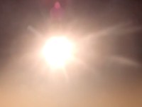 Korps Garda Revolusi Islam Iran meluncurkan rudal dan drone dalam operasi gabungan yang menargetkan situs militer AS di Kuwait dan Bahrain sebagai tanggapan atas serangan AS baru-baru ini terhadap Iran. (Tangkapan Layar Video/REUTERS)