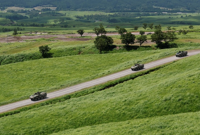 Marinir AS dan Pasukan Bela Diri Jepang menggelar latihan tembak langsung gabungan sebagai bagian dari latihan tahunan Resolute Dragon di Yufu, Prefektur Oita, Jepang, Minggu (28/6/2026). (REUTERS/Kim Kyung-Hoon)