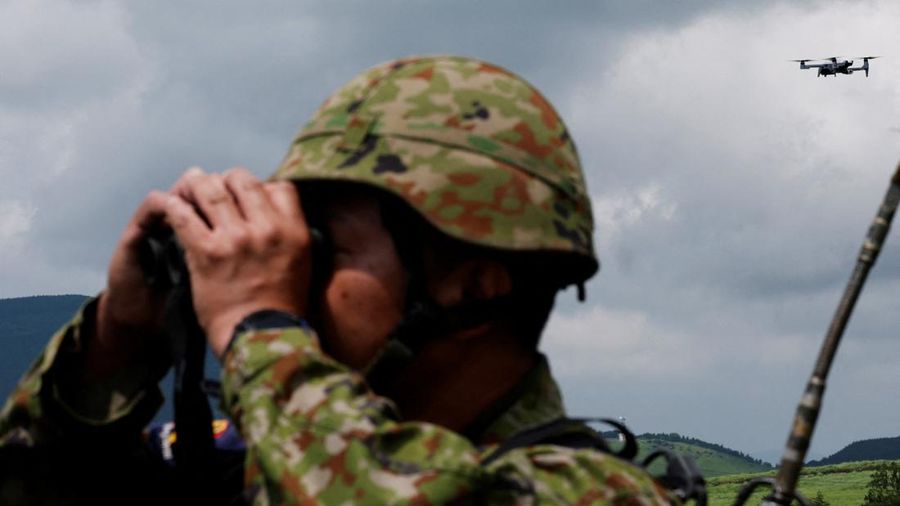 Marinir AS dan Pasukan Bela Diri Jepang menggelar latihan tembak langsung gabungan sebagai bagian dari latihan tahunan Resolute Dragon di Yufu, Prefektur Oita, Jepang, Minggu (28/6/2026). (REUTERS/Kim Kyung-Hoon)
