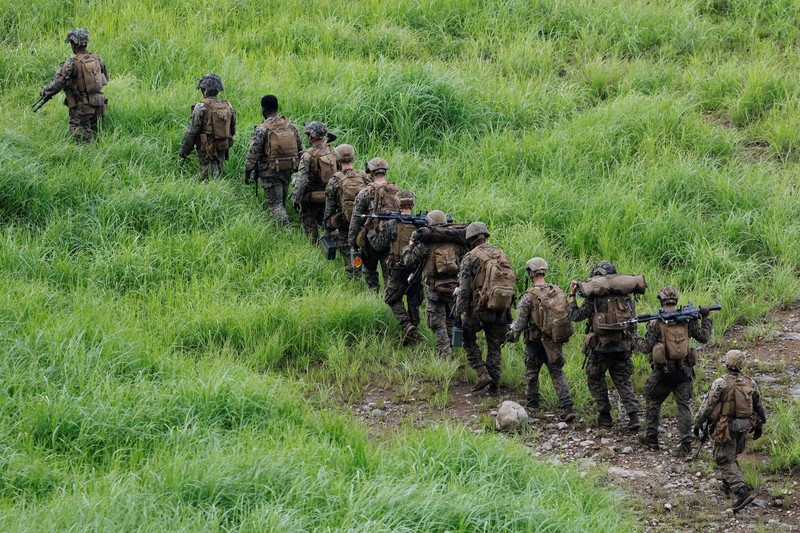 Marinir AS dan Pasukan Bela Diri Jepang menggelar latihan tembak langsung gabungan sebagai bagian dari latihan tahunan Resolute Dragon di Yufu, Prefektur Oita, Jepang, Minggu (28/6/2026). (REUTERS/Kim Kyung-Hoon)
