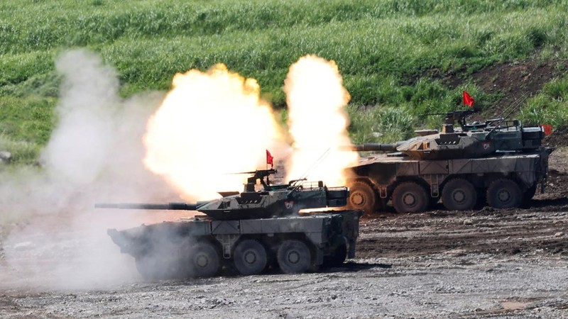 Marinir AS dan Pasukan Bela Diri Jepang menggelar latihan tembak langsung gabungan sebagai bagian dari latihan tahunan Resolute Dragon di Yufu, Prefektur Oita, Jepang, Minggu (28/6/2026). (REUTERS/Kim Kyung-Hoon)