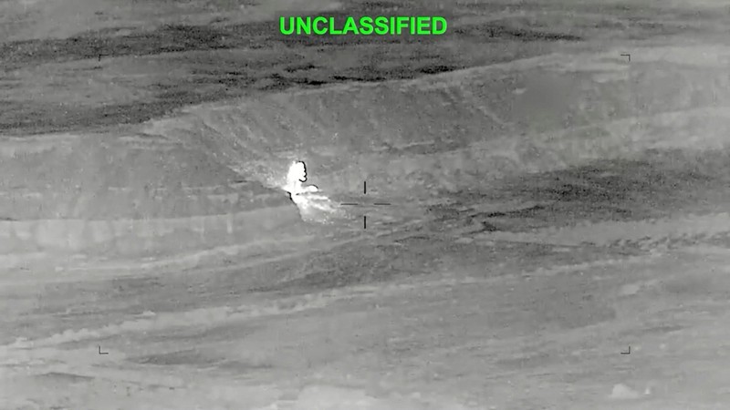 Rekaman drone menunjukkan serangan terhadap Iran yang menargetkan berbagai lokasi sebagai tanggapan atas agresi Iran yang berkelanjutan terhadap pelayaran komersial, di lokasi yang tidak diketahui dari gambar yang dirilis pada Sabtu (27/6/2026). (Tangkapan Layar Video/REUTERS)