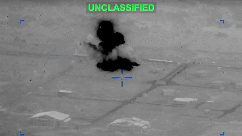 Rekaman drone menunjukkan serangan terhadap Iran yang menargetkan berbagai lokasi sebagai tanggapan atas agresi Iran yang berkelanjutan terhadap pelayaran komersial, di lokasi yang tidak diketahui dari gambar yang dirilis pada Sabtu (27/6/2026). (Tangkapan Layar Video/REUTERS)