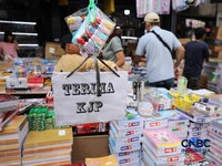 Penampakan Penjual Alat Tulis Menjamur di Asemka, Ramai Diserbu Warga