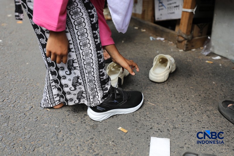 Jelang tahun ajaran baru, pedagang alat tulis mulai menjamur di Pasar Pagi Asemka, Tambora, Jakarta, Senin (29/6/2026). (CNBC Indonesia/Tri Susilo)
