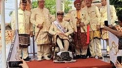 Prosesi Adat Jokowi Injak Kepala Kerbau: PDIP Tertawa, PSI Membela