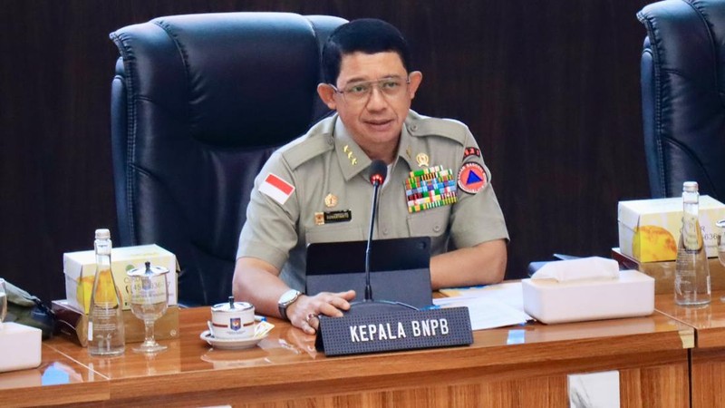 Kepala BNPB Letjen TNI Dr. Suharyanto, S.Sos, M.M beserta jajaran, menghadiri rapat Koordinasi, Sosialisasi dan Kesiapsiagaan dalam menghadapi fenomena El Nino yang di gelar di Ruang Rapat Sasana Bhakti Praja, Gedung C, Kementerian Dalam Negeri (Kemendagri), Senin (29/06). (Dok. BNPB)