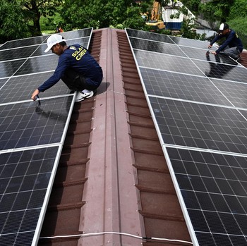 Tarif Listrik Kian Mencekik, Panel Surya Laris Manis di Tetangga RI
