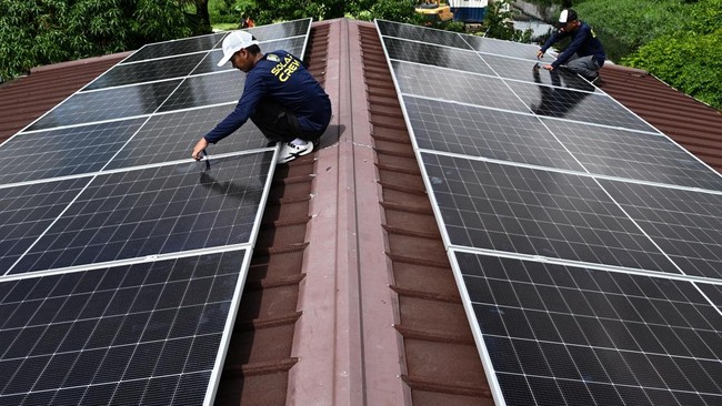 Tarif Listrik Kian Mencekik, Panel Surya Laris Manis di Tetangga RI