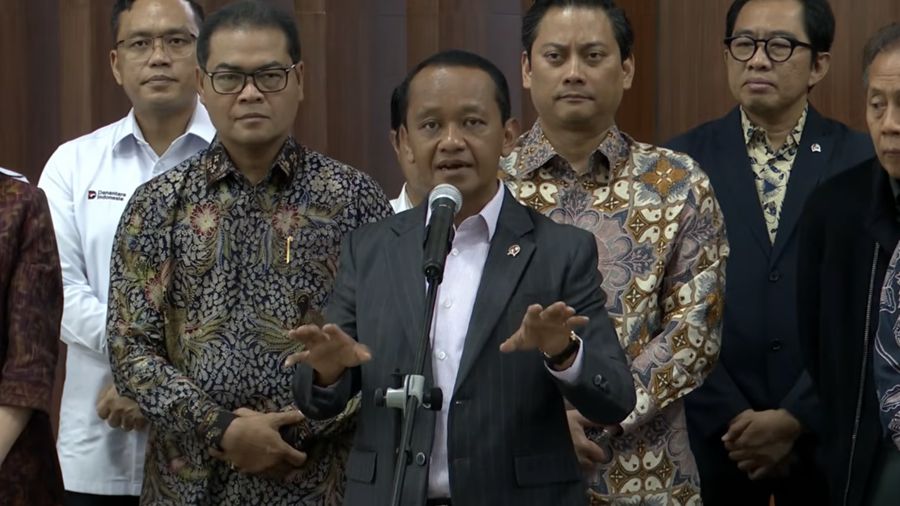 Menteri ESDM, Bahlil Lahadalia saat menyampaikan keterangan kepada awak media di Jakarta, Senin (29/6/2026). (Tangkapan Layar Youtube/Sin Po TV)