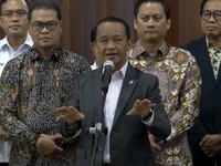 Menteri ESDM, Bahlil Lahadalia saat menyampaikan keterangan kepada awak media di Jakarta, Senin (29/6/2026). (Tangkapan Layar Youtube/Sin Po TV)