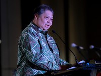 Menteri Koordinator bidang Perekonomian, Airlangga Hartarto memberi sambutan dalam acara Festival Kemudahan dan Pelindungan Usaha Mikro di Gedung Smesco, Jakarta, Senin, (29/6/2026). (CNBC Indonesia/Muhammad Sabki)