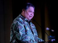 Menteri Koordinator bidang Perekonomian, Airlangga Hartarto memberi sambutan dalam acara Festival Kemudahan dan Pelindungan Usaha Mikro di Gedung Smesco, Jakarta, Senin, (29/6/2026). (CNBC Indonesia/Muhammad Sabki)