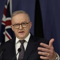 Perdana Menteri Australia Anthony Albanese memberi isyarat saat konferensi pers di Sydney, Australia, 18 Juni 2026. REUTERS/Hollie Adams/File Photo