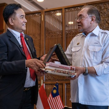 Detik-Detik Anwar Ibrahim Bertemu Yusril Ihza Mahendra di Malaysia