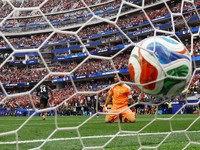 Ronwen Williams bereaksi setelah kebobolan gol pertama yang dicetak Stephen Eustáquio dalam pertandingan babak 32 besar Piala Dunia FIFA 2026 antara Afrika Selatan dan Kanada di Los Angeles Stadium, Inglewood, California, Amerika Serikat, Minggu (28