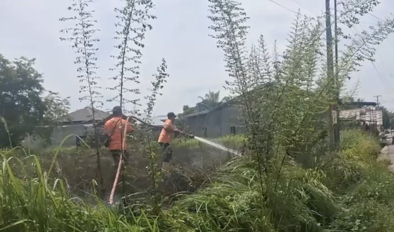 BPBD Kabupaten Banyumas mendistribusikan 5.000 liter air bersih ke masyarakat di daerah terdampak kekeringan, di Desa Taman Sari, Kecamatan Karanglewas, pada Minggu (28/6). (Dok. BPBD Kabupaten Banyumas)