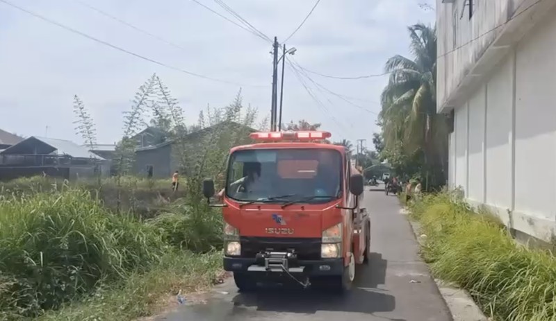 BPBD Kabupaten Banyumas mendistribusikan 5.000 liter air bersih ke masyarakat di daerah terdampak kekeringan, di Desa Taman Sari, Kecamatan Karanglewas, pada Minggu (28/6). (Dok. BPBD Kabupaten Banyumas)