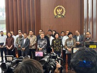 Wakil Ketua Dewan Perwakilan Rakyat Republik Indonesia, Sufmi Dasco Ahmad memberikan keterangan kepada awak media di Jakarta, Senin (29/6/2026). (CNBC Indonesia/Firda Dwi Muliawati)
