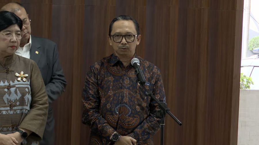 Wakil Menteri Keuangan, Juda Agung saat menyampaikan keterangan kepada awak media di Jakarta, Senin (29/6/2026).