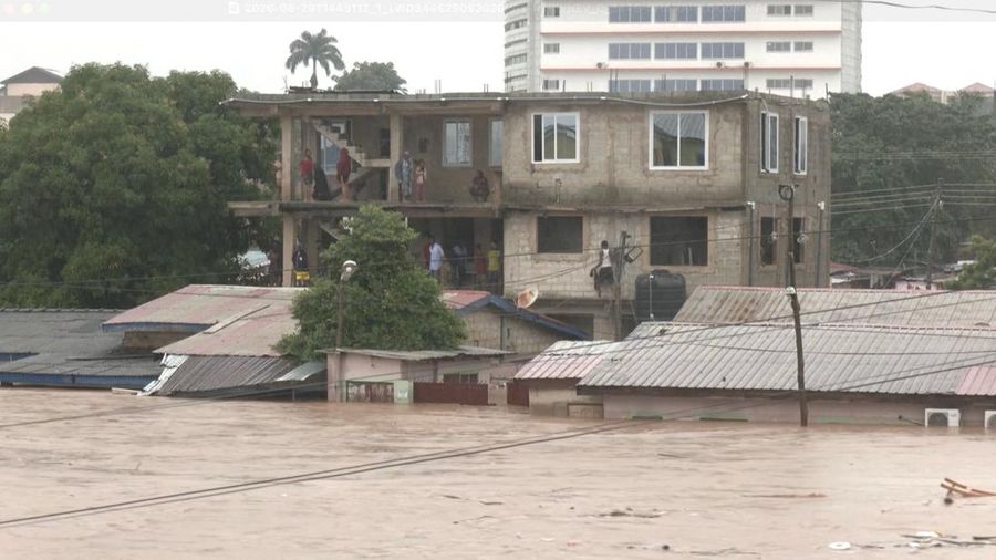 Hujan Deras Picu Banjir Parah hingga Atap Rumah di Ghana
