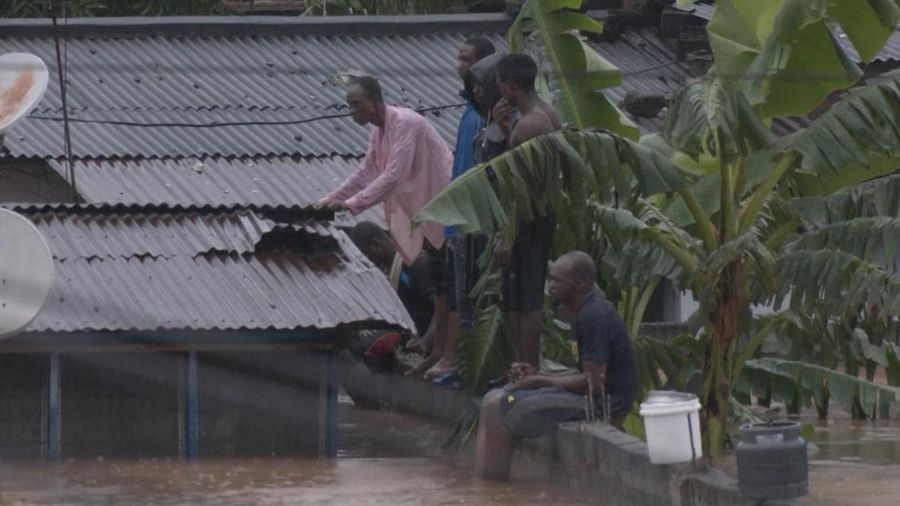 Hujan Deras Picu Banjir Parah hingga Atap Rumah di Ghana
