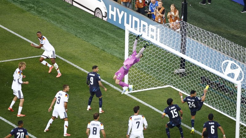 Jonathan Tah sempat mencetak gol kedua Jerman dengan melewati kiper Paraguay, Orlando Gill, namun gol tersebut dianulir setelah tinjauan VAR dalam pertandingan babak 32 besar Piala Dunia FIFA 2026 di Boston Stadium, Foxborough, Massachusetts, Amerika Serikat, Senin (29/6/2026).
