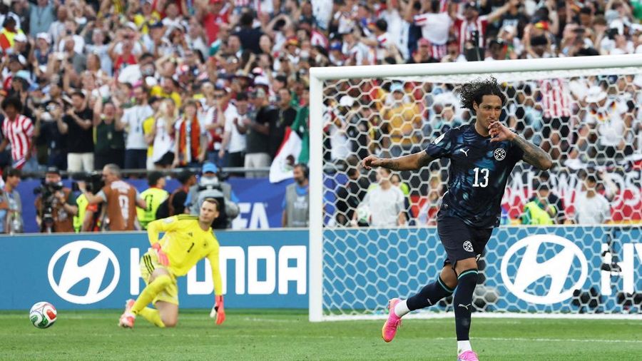 José Canale merayakan keberhasilannya mencetak gol dalam adu penalti yang memastikan Paraguay menang atas Jerman dan lolos ke babak 16 besar Piala Dunia FIFA 2026 di Boston Stadium, Foxborough, Massachusetts, Amerika Serikat, Senin (29/6/2026).