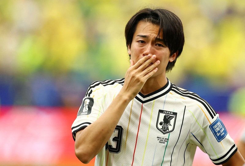 Vinicius Junior dan Endrick merayakan kemenangan usai pertandingan, memastikan Brasil lolos ke babak 16 besar Piala Dunia FIFA 2026, sementara Shogo Taniguchi tampak kecewa setelah Jepang tersingkir, di Houston Stadium, Houston, Texas, Amerika Serikat, Senin (29/6/2026). (REUTERS/Pedro Nunes)
