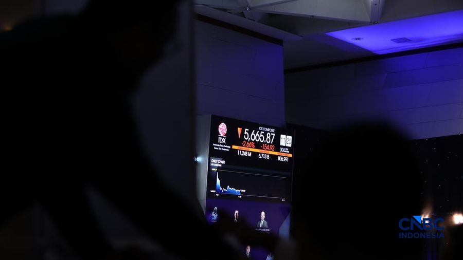 Layar menampilkan pergerakan Indeks Harga Saham Gabungan (IHSG) di Bursa Efek Indonesia (BEI), Jakarta, Selasa (30/6/2026). (CNBC Indonesia/Tri Susilo)