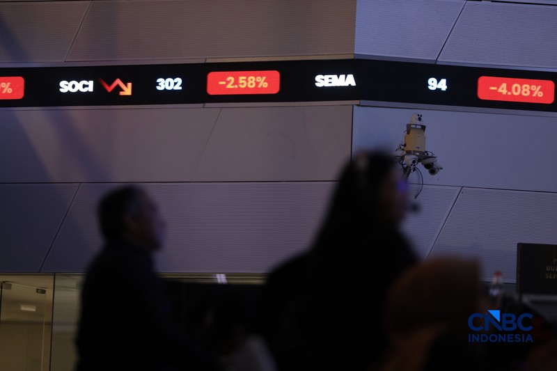 Layar menampilkan pergerakan Indeks Harga Saham Gabungan (IHSG) di Bursa Efek Indonesia (BEI), Jakarta, Selasa (30/6/2026). (CNBC Indonesia/Tri Susilo)